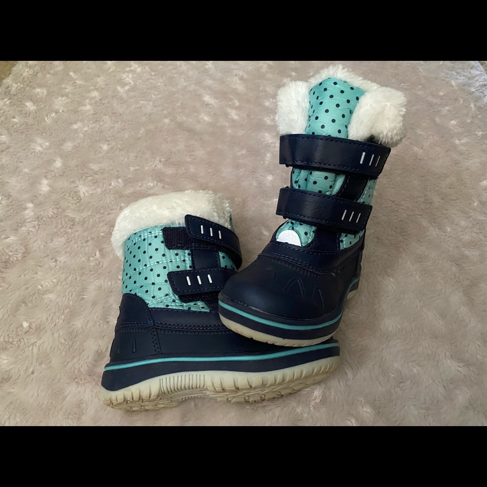 Barely worn kids snow boots